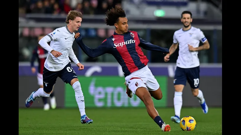 Cầu thủ Lazio ghi bàn quyết định từ quả penalty trước đối thủ Bologna